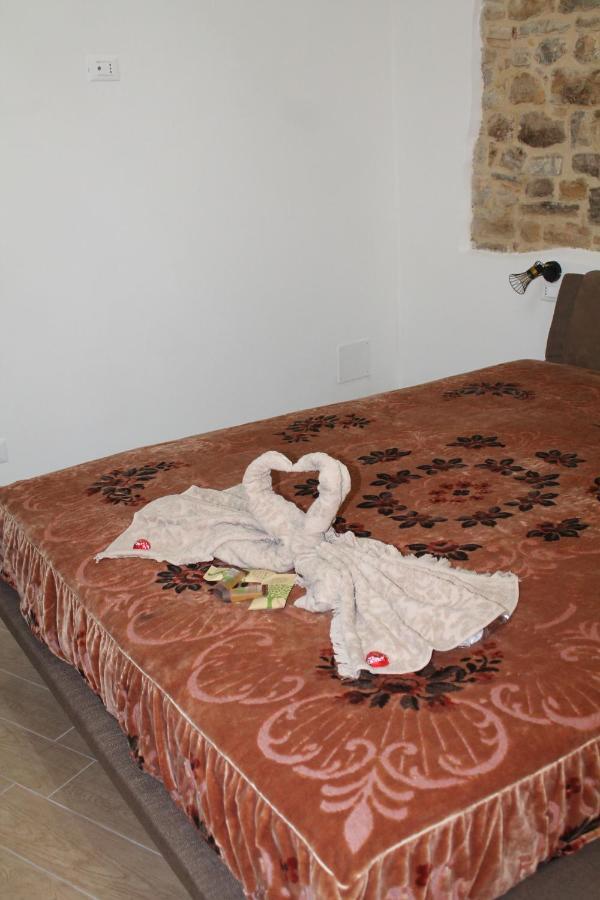 B&B Sotto Le Mura Pietra Montecorvino Ngoại thất bức ảnh