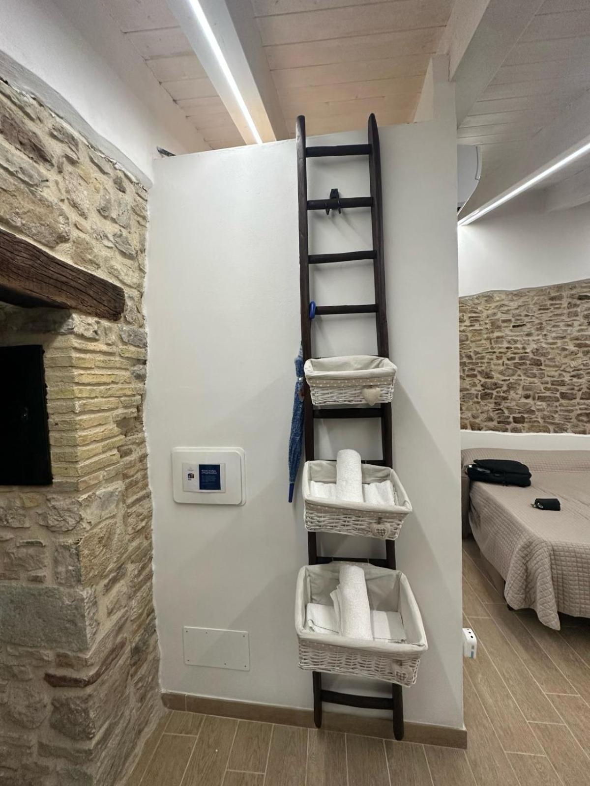 B&B Sotto Le Mura Pietra Montecorvino Ngoại thất bức ảnh